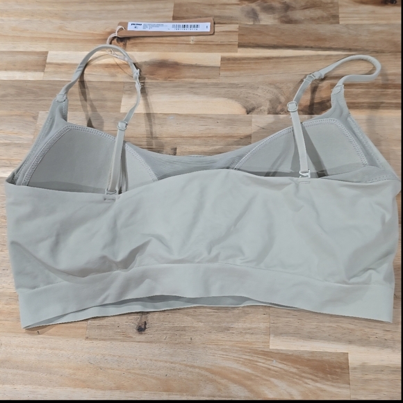 SKIMS Women's Medium Soft Smoothing Seamless Longline Bralette Molded Cup New - Picture 2 of 4